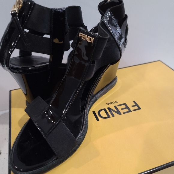 FENDI Wedge Hills - Picture 2 of 4